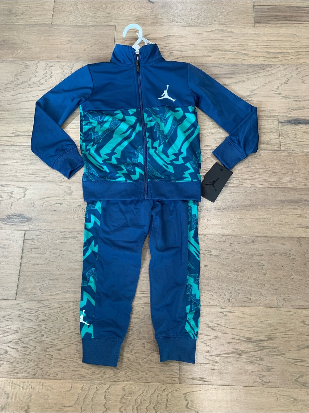 NWT Jordan Boys Navy & Teal Graphic Track Set - Jumpman Size 4